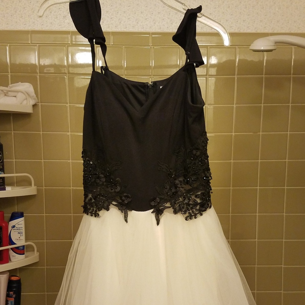 Xtraordinary Prom Formal Sleeveless Dress Bl/Wh